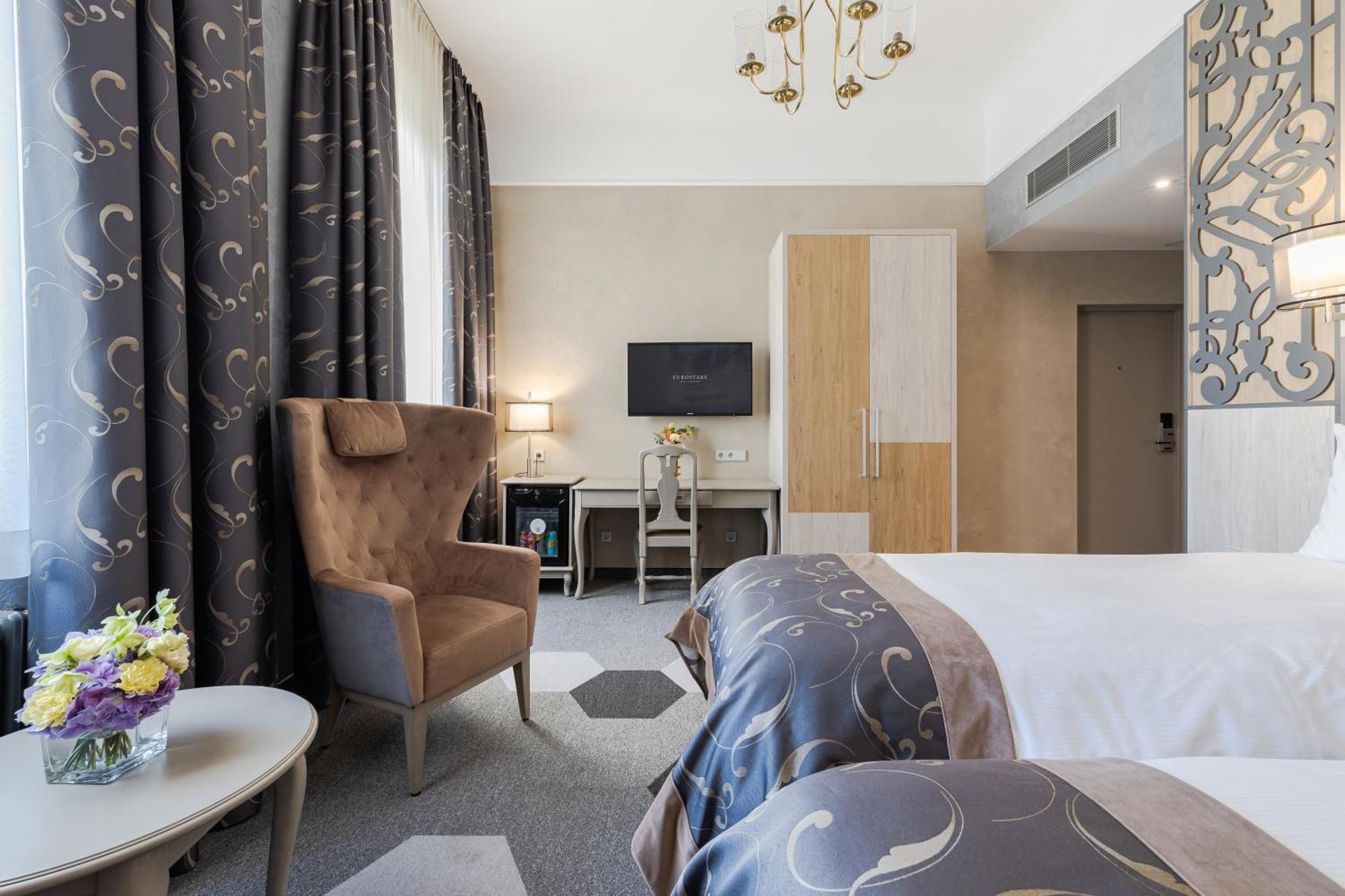 Eurostars Metropole Отель