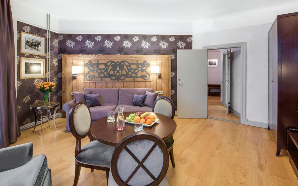 Eurostars Metropole Hotelli 4*